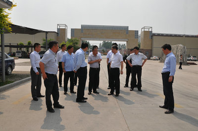 農發行河南省分行黨委書記、行長謝文蒞臨林河酒業和銀河棉業調研