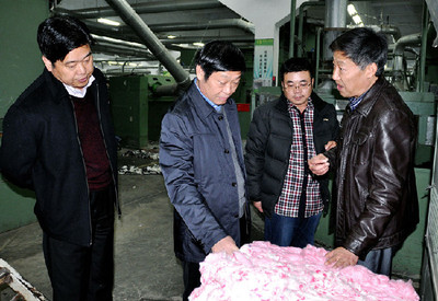 商丘中院孫同占院長赴閆集法庭及銀河棉業(yè)調研指導